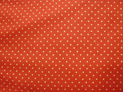 I - Pois or sur fond rouge en 140cm de laize