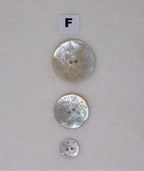 F - Blanc nacré (diamètres 15/28 et 34 mm)